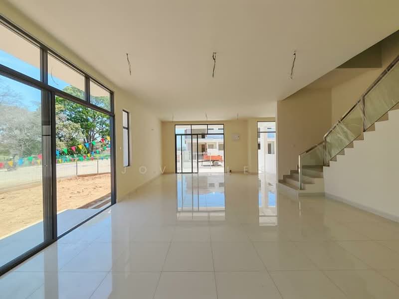 Rumah Berkembar untuk Dijual di Parit Buntar (Perak) - Jovin Lee - Living Room - PropertyGuru.com.my