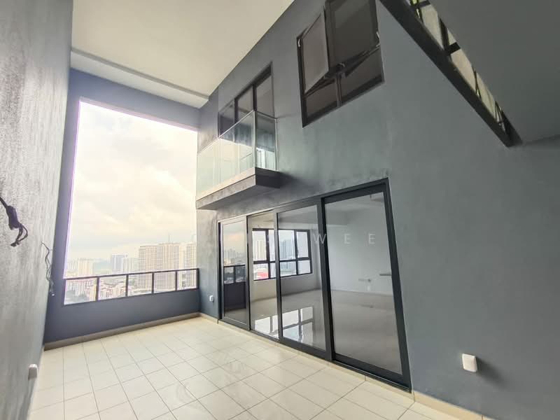 Kediaman Servis untuk Dijual di Est8 - Louis Wee - Balcony - PropertyGuru.com.my