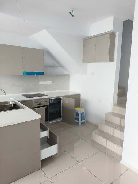 Kediaman Servis untuk Dijual di Est8 - Louis Wee - Kitchen - PropertyGuru.com.my