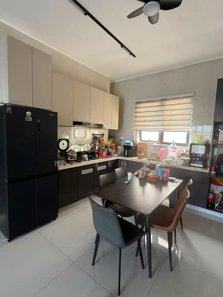 Kondominium untuk Dijual di Amberside @ Country Garden Danga Bay - NG ZEN XI - Kitchen - PropertyGuru.com.my