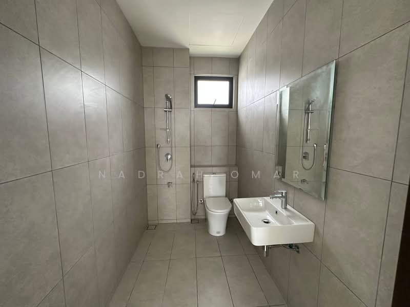 Semi-Detached House for Sale in Elmina (Shah Alam) - Nadrah Omar - Bathroom - PropertyGuru.com.my