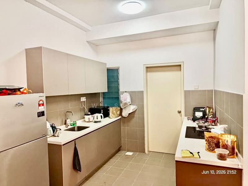 Kondominium untuk Disewa di Lakefront Homes - Luwis Ling - Kitchen - PropertyGuru.com.my