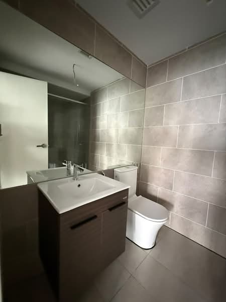 Kediaman Servis untuk Dijual di Est8 - Louis Wee - Bathroom - PropertyGuru.com.my