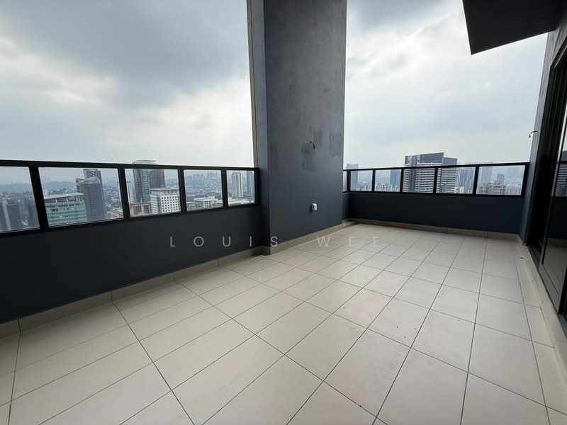 Kediaman Servis untuk Dijual di Est8 - Louis Wee - Balcony - PropertyGuru.com.my