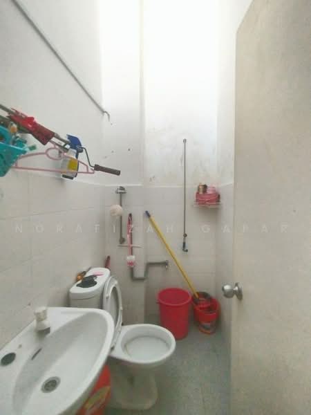 2-storey Terraced House for Sale in Seri Kembangan (Selangor) - NoraFizah Gapar - Bathroom - PropertyGuru.com.my