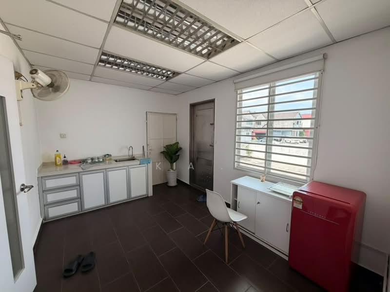 Kedai untuk Disewa di Taman Molek (Johor Bahru) - Kia . - Kitchen - PropertyGuru.com.my