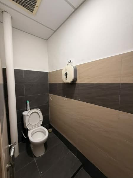 Kedai untuk Disewa di Taman Molek (Johor Bahru) - Kia . - Bathroom - PropertyGuru.com.my