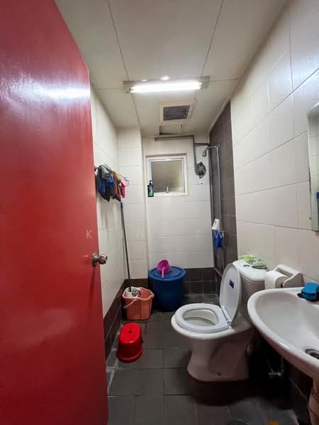Rumah Teres untuk Dijual di Laman Rimbunan (Kepong) - Kiing TW - Bathroom - PropertyGuru.com.my