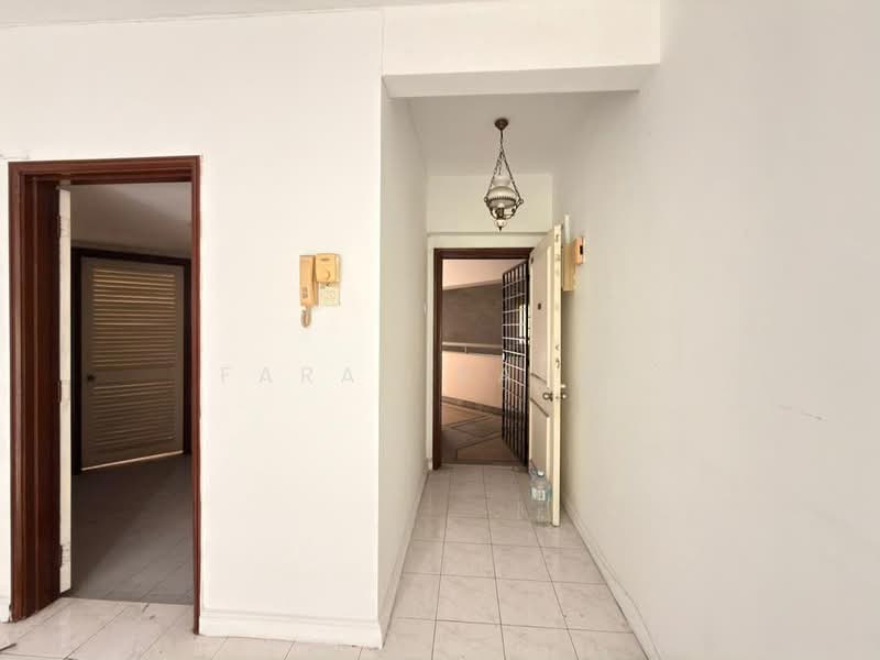 Kondominium untuk Dijual di Pantai Panorama Condominiums - Farah Rasul - Corridor - PropertyGuru.com.my