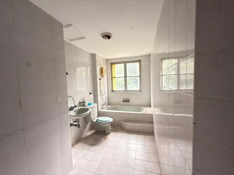 Kondominium untuk Dijual di Pantai Panorama Condominiums - Farah Rasul - Bathroom - PropertyGuru.com.my