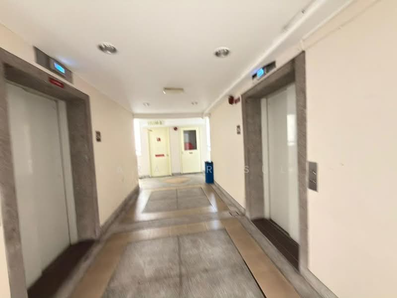Kondominium untuk Dijual di Pantai Panorama Condominiums - Farah Rasul - Corridor - PropertyGuru.com.my