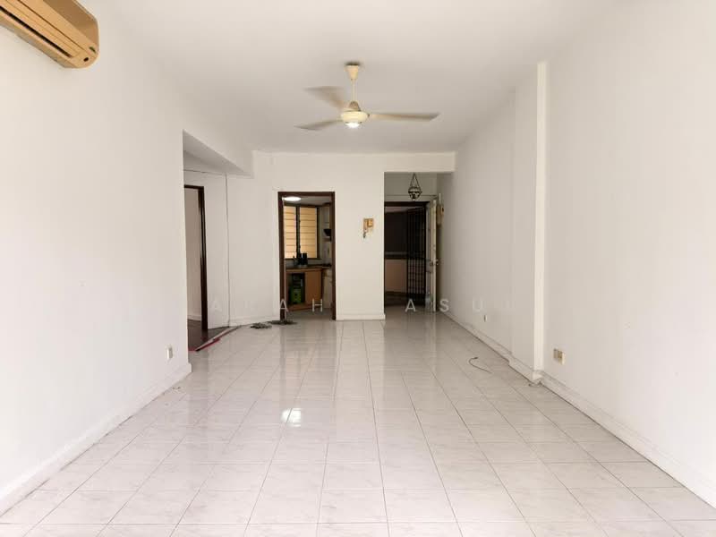 Kondominium untuk Dijual di Pantai Panorama Condominiums - Farah Rasul - Living Room - PropertyGuru.com.my