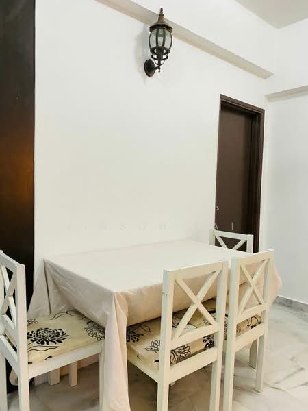 Kondominium untuk Dijual di Meadow Park 3 - Jinson Lai - Dining Room - PropertyGuru.com.my