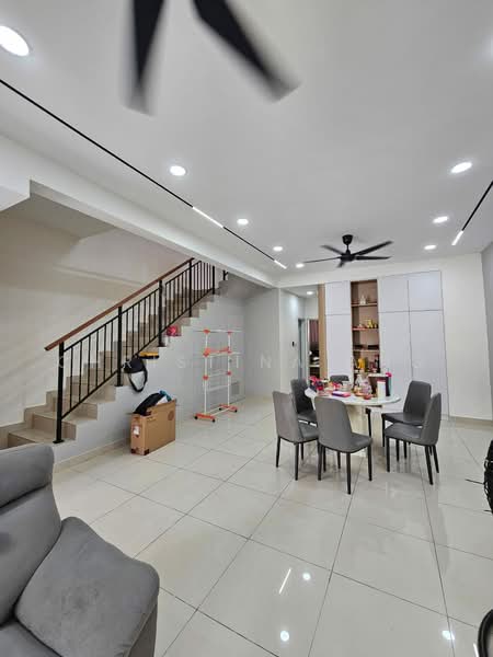 Rumah Teres 2-Tingkat untuk Dijual di Taman Damansara Aliff (Tampoi) - Christina Ang - Living Room - PropertyGuru.com.my