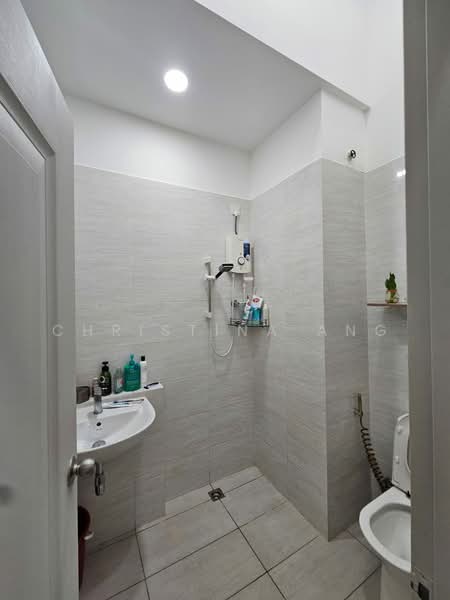 Rumah Teres 2-Tingkat untuk Dijual di Taman Damansara Aliff (Tampoi) - Christina Ang - Bathroom - PropertyGuru.com.my