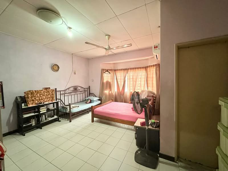 2-storey Terraced House for Sale in Desa Coalfields (Sungai Buloh) - Tom Yip - Living Room - PropertyGuru.com.my