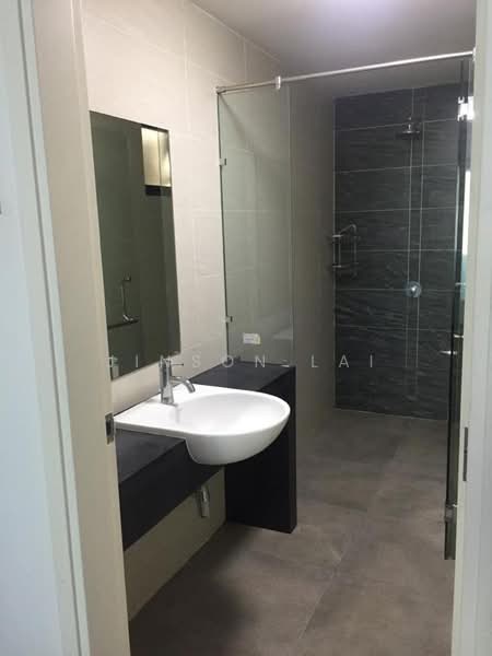 Kediaman Servis untuk Dijual di Pearl Suria - Jinson Lai - Bathroom - PropertyGuru.com.my