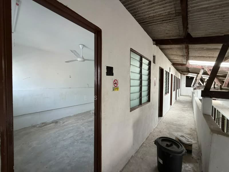 Warehouse for Rent in Kepong (Kuala Lumpur) - Tess Tan - Corridor - PropertyGuru.com.my