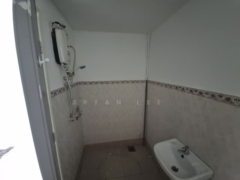Kondominium untuk Dijual di Pelangi Damansara - Bryan Lee - Bathroom - PropertyGuru.com.my