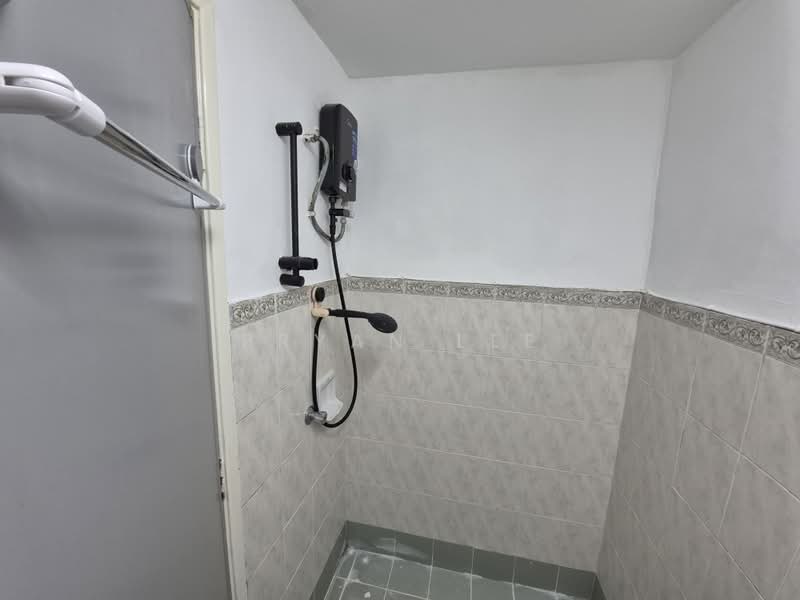 Kondominium untuk Dijual di Pelangi Damansara - Bryan Lee - Bathroom - PropertyGuru.com.my