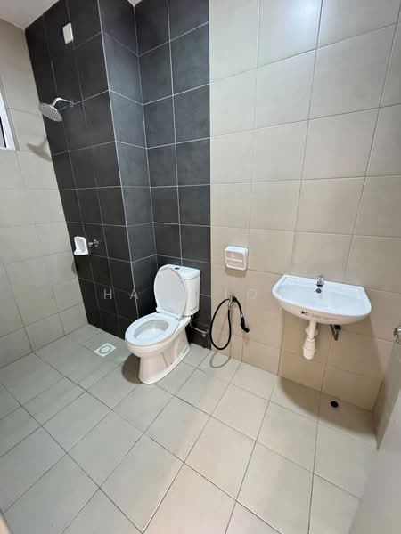 Kediaman Servis untuk Disewa di SkyLake Residence - Hanz Low - Bathroom - PropertyGuru.com.my