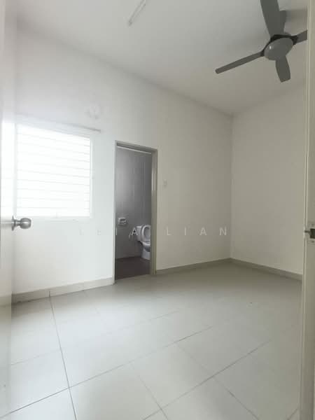 Semi-Detached House for Rent in Bandar Saujana Putra (Tanjong Duabelas) - Leia Lian - Bathroom - PropertyGuru.com.my