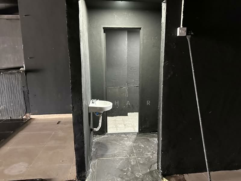 Shop / Office for Rent in Jalan Klang Lama (Old Klang Road) (Kuala Lumpur) - Nisha R - Bathroom - PropertyGuru.com.my