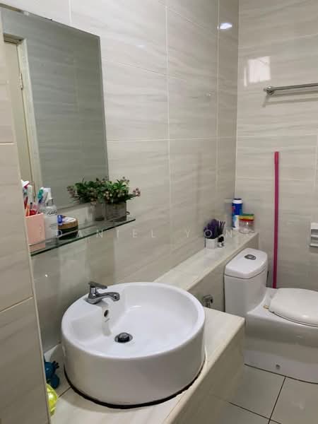 Service Residence for Sale at D'Summit Residences - Daniel Yong - Bathroom - PropertyGuru.com.my