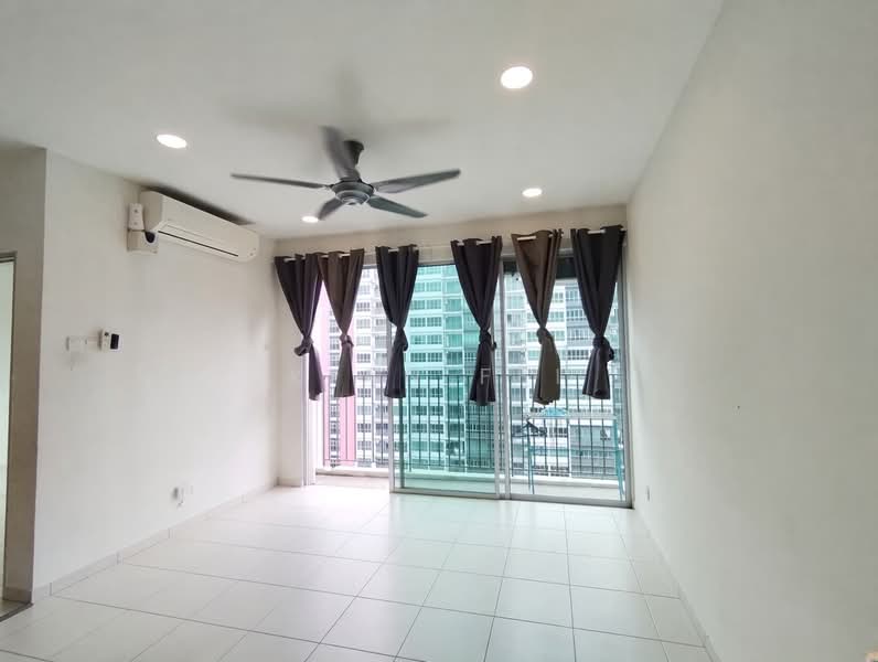 Kediaman Servis untuk Disewa di The Zizz @ Damansara North - Kian Fei - Living Room - PropertyGuru.com.my