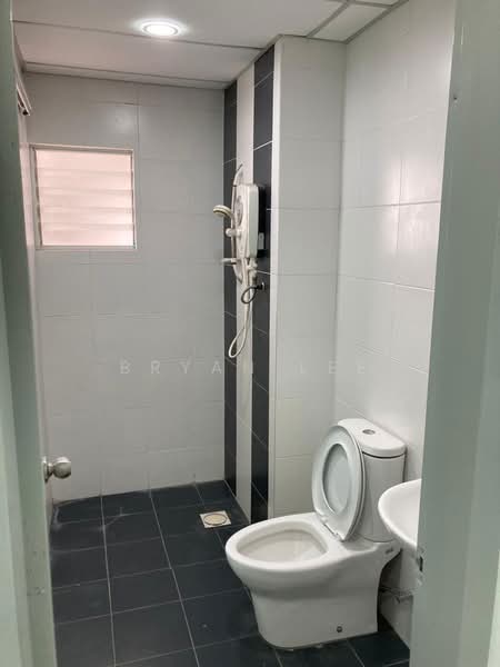 Kondominium untuk Dijual di Kiara Residence 2 (Residensi Kiara Jalil 2) - Bryan Lee - Bathroom - PropertyGuru.com.my