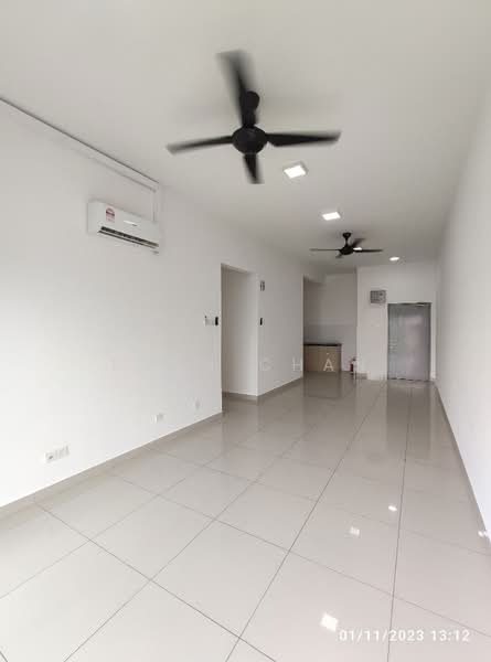 Kondominium untuk Dijual di Zeta Deskye (Alam Saujana) - Evan Chan - Living Room - PropertyGuru.com.my