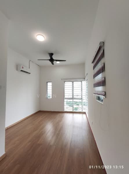 Kondominium untuk Dijual di Zeta Deskye (Alam Saujana) - Evan Chan - Living Room - PropertyGuru.com.my
