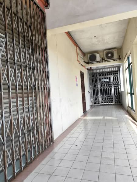 Shop for Sale in Damansara Damai (Selangor) - Alicia Soo - Corridor - PropertyGuru.com.my