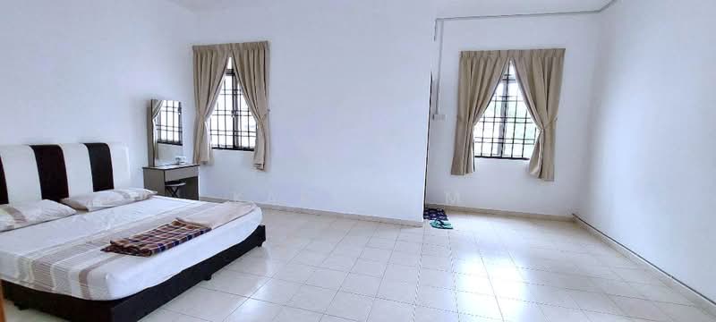 3-storey Terraced House for Sale in Taman Perling (Perling) - Karl Lim - Bedroom - PropertyGuru.com.my