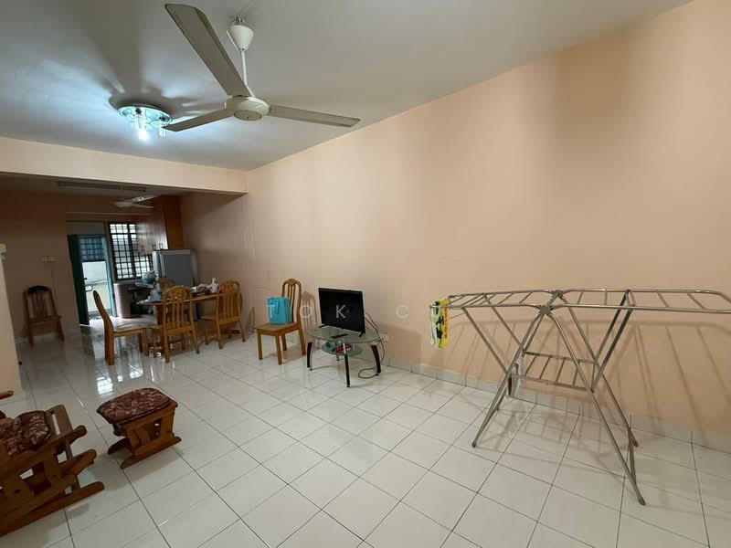 2-storey Terraced House for Sale in Taman Sri Pulai Perdana (Skudai) - Tok CJ - Living Room - PropertyGuru.com.my