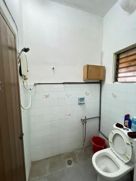 Rumah Teres 2-Tingkat untuk Disewa di Kepong Baru (Kepong) - Tess Tan - Bathroom - PropertyGuru.com.my