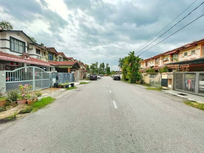 Rumah Teres 2-Tingkat untuk Dijual di Taman Rakan (Kajang) - Kylie Lee - Exterior - PropertyGuru.com.my