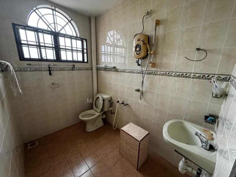 2-storey Terraced House for Sale in Taman Cahaya Bercham (Ipoh) - Mr Lee - Bathroom - PropertyGuru.com.my