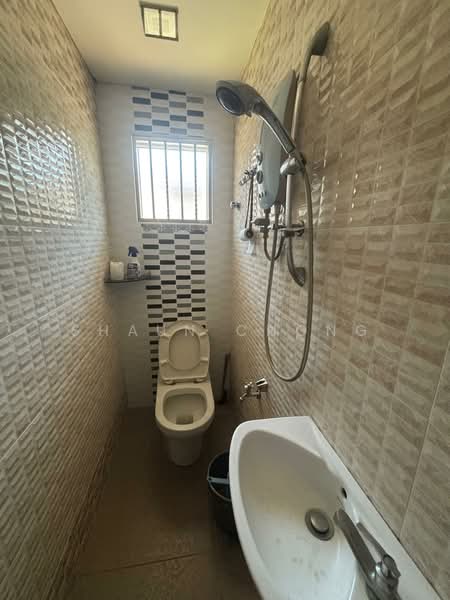 Rumah Teres untuk Disewa di Taman Kajang Raya (Kajang) - Shaun Chong - Bathroom - PropertyGuru.com.my