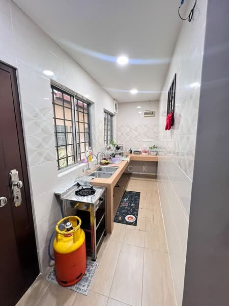 3-storey Terraced House for Rent in Seksyen U5 (Shah Alam) - Kin CK - Kitchen - PropertyGuru.com.my