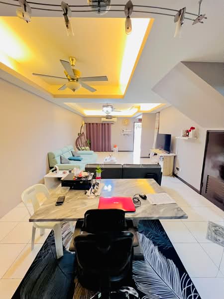3-storey Terraced House for Rent in Seksyen U5 (Shah Alam) - Kin CK - Living Room - PropertyGuru.com.my