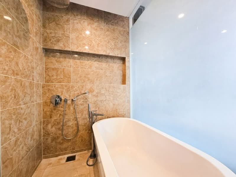 Kediaman Servis untuk Dijual di Dorsett Residences Bukit Bintang - Azli Ibrahim - Bathroom - PropertyGuru.com.my