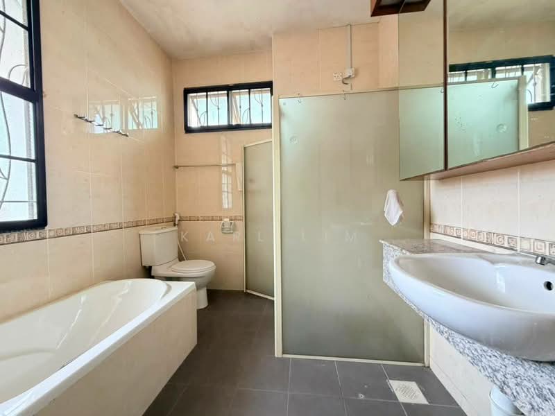 Rumah Berkembar untuk Dijual di Taman Impian Emas (Skudai) - Karl Lim - Bathroom - PropertyGuru.com.my