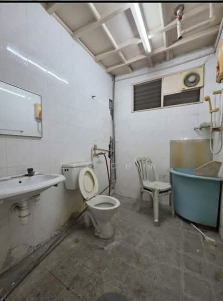 Factory for Sale in Cheras (Kuala Lumpur) - Lee Chin - Bathroom - PropertyGuru.com.my