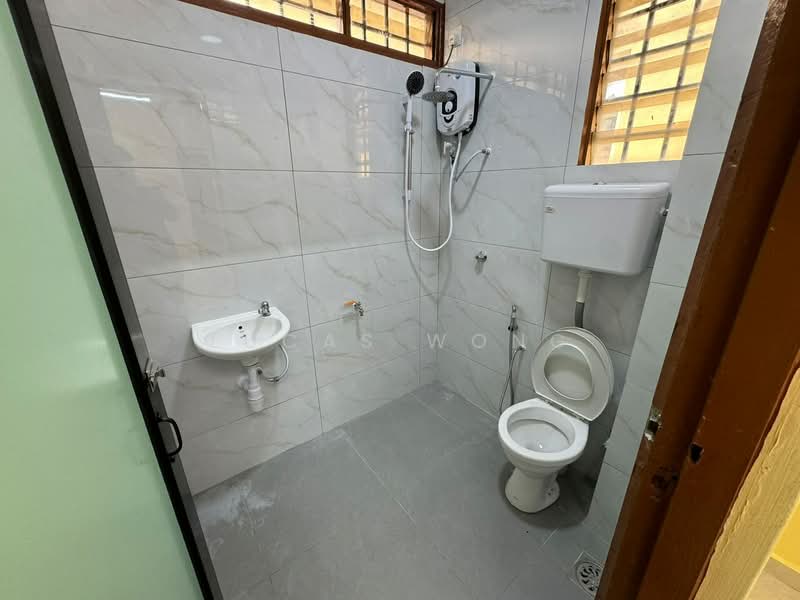 Rumah Teres 2-Tingkat untuk Disewa di Bandar Menjalara (Kuala Lumpur) - Lucas Wong - Bathroom - PropertyGuru.com.my