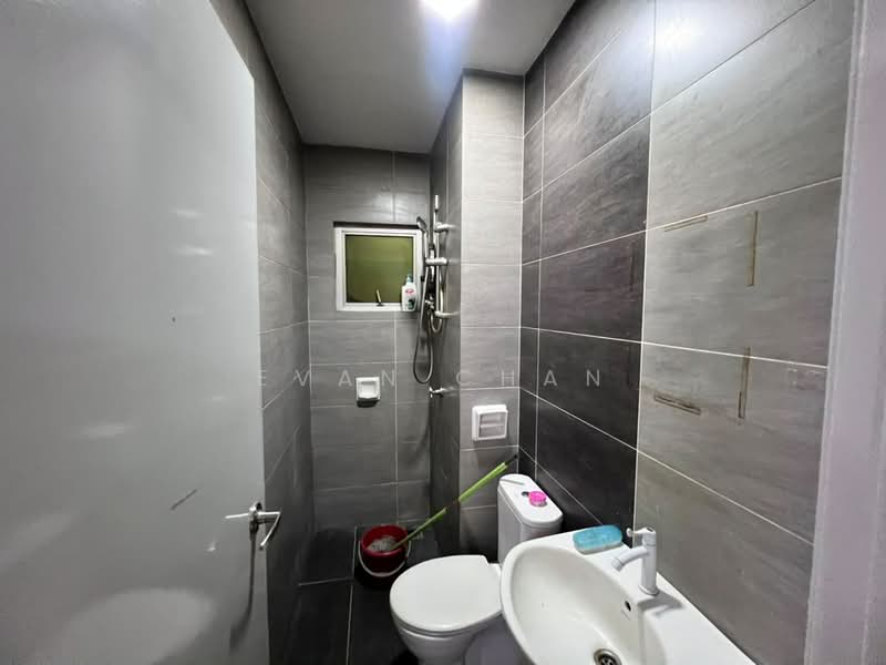 Kondominium untuk Dijual di Zeta Deskye (Alam Saujana) - Evan Chan - Bathroom - PropertyGuru.com.my