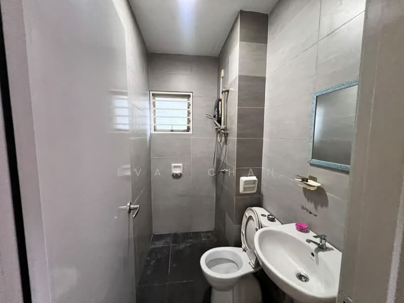 Kondominium untuk Dijual di Zeta Deskye (Alam Saujana) - Evan Chan - Bathroom - PropertyGuru.com.my