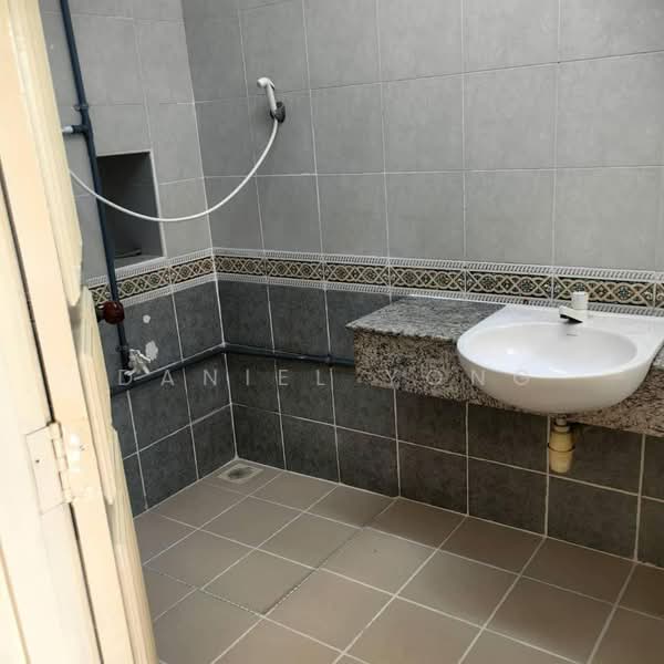 2-storey Terraced House for Sale in Taman Sri Pulai Perdana (Skudai) - Daniel Yong - Bathroom - PropertyGuru.com.my
