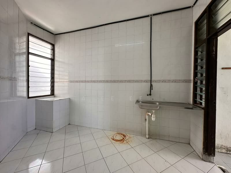 Apartment for Sale at Desa Universiti - A Ee Ee - Kitchen - PropertyGuru.com.my