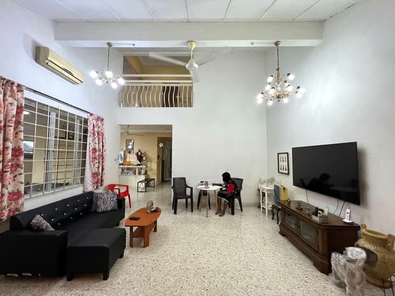 Semi-Detached House for Sale in Taman Perling (Perling) - NG ZEN XI - Living Room - PropertyGuru.com.my